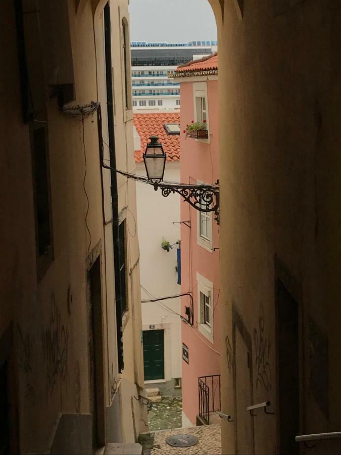 Appartamento Casinha dos Remédios Lisbona Esterno foto